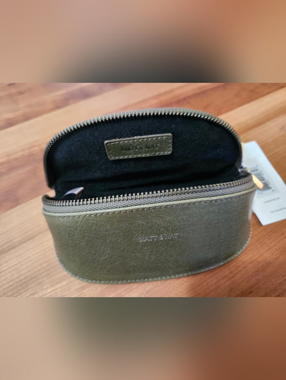 Bnwt Matt & Nat Olive Solar Sunglasses Case with Zip Closure. Unisex